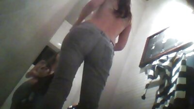 Kinky tip deli svojo svetlolaso ​​dekle s svojim prijateljem