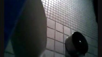 Slutty girl dobi globoko grlo in analizira na hardcore način